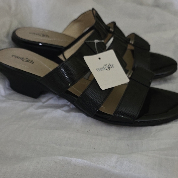 (J4) East 5th Black Sandals Slide Style - Picture 5 of 7
